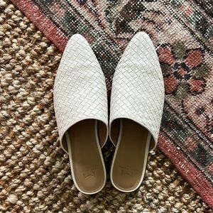 SOLD | Marc Fisher flat